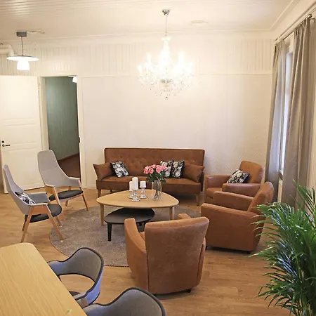 Savonlinnan Kansanopisto - Wanha Pappila 호스텔 사본린나