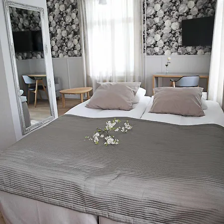 Savonlinnan Kansanopisto - Wanha Pappila Hostel *