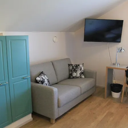 Savonlinnan Kansanopisto - Wanha Pappila Hostel *